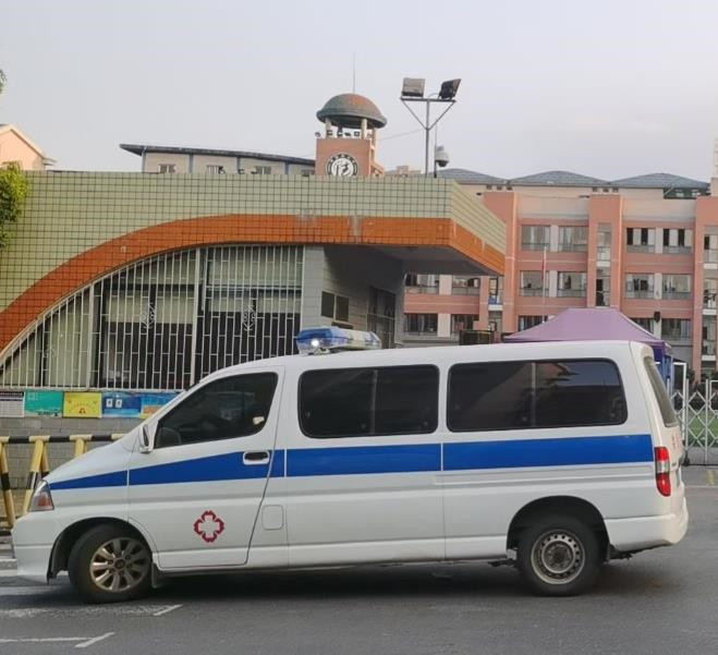 马山救护车出租护送骨折病人一公里多少钱